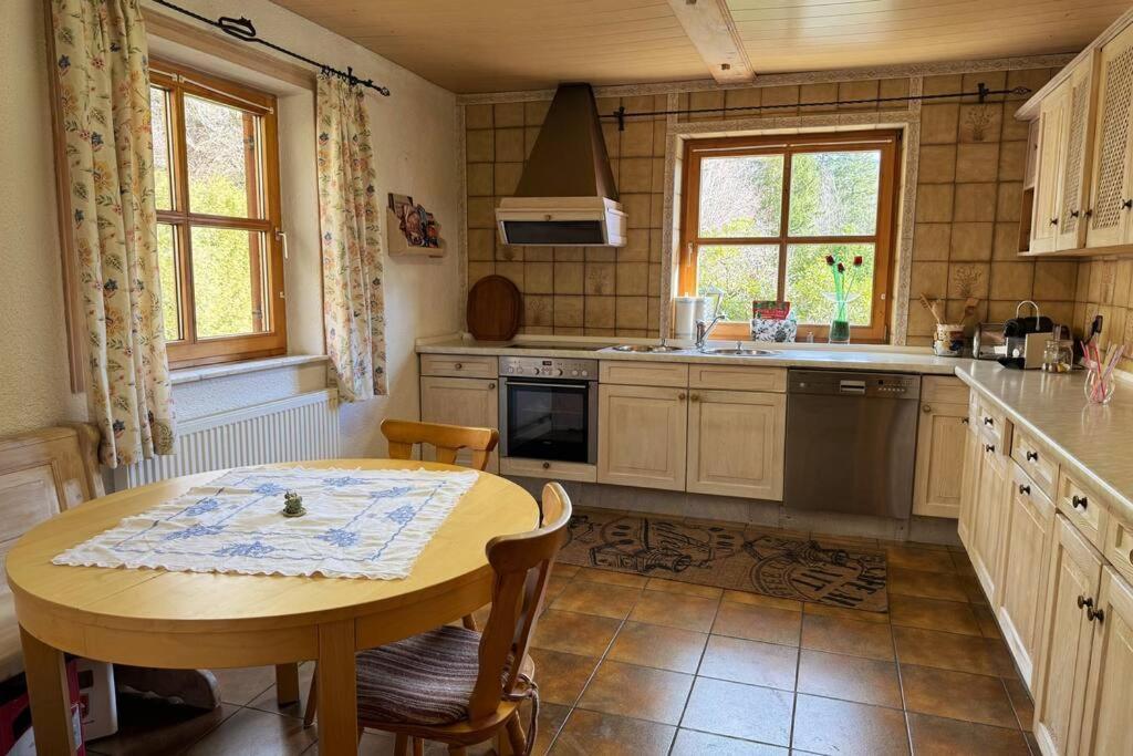 Romantisches Alpenchalet - Mit Sauna Und Kamin - Ruhig Und Zentral Bad Tölz Exterior foto